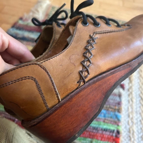 Vintage 70s Tan Leather Women's Flats - Picture 9 of 16